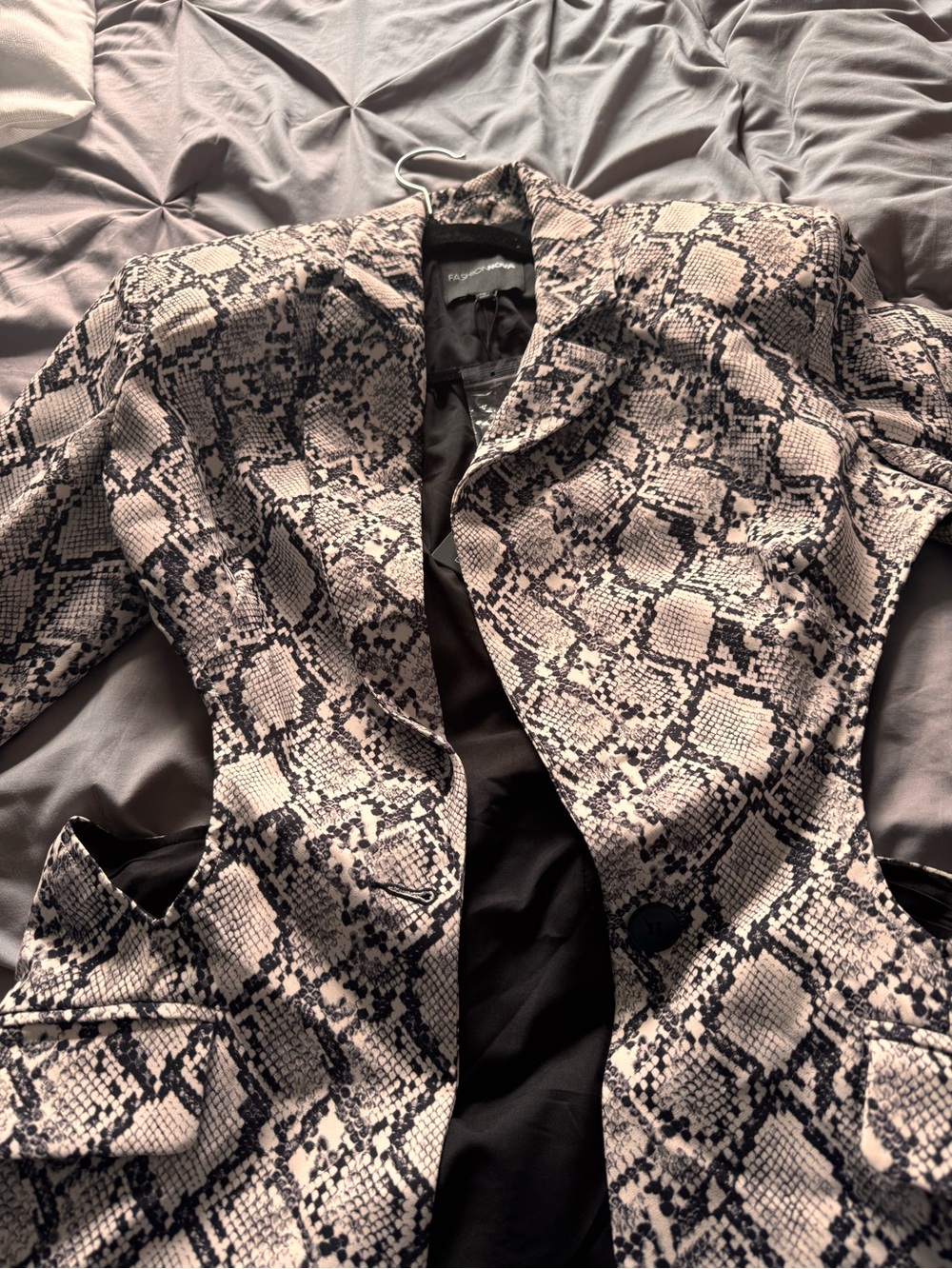 Fashion Nova Black & White Snake Print Blazer - Picture 6 of 6